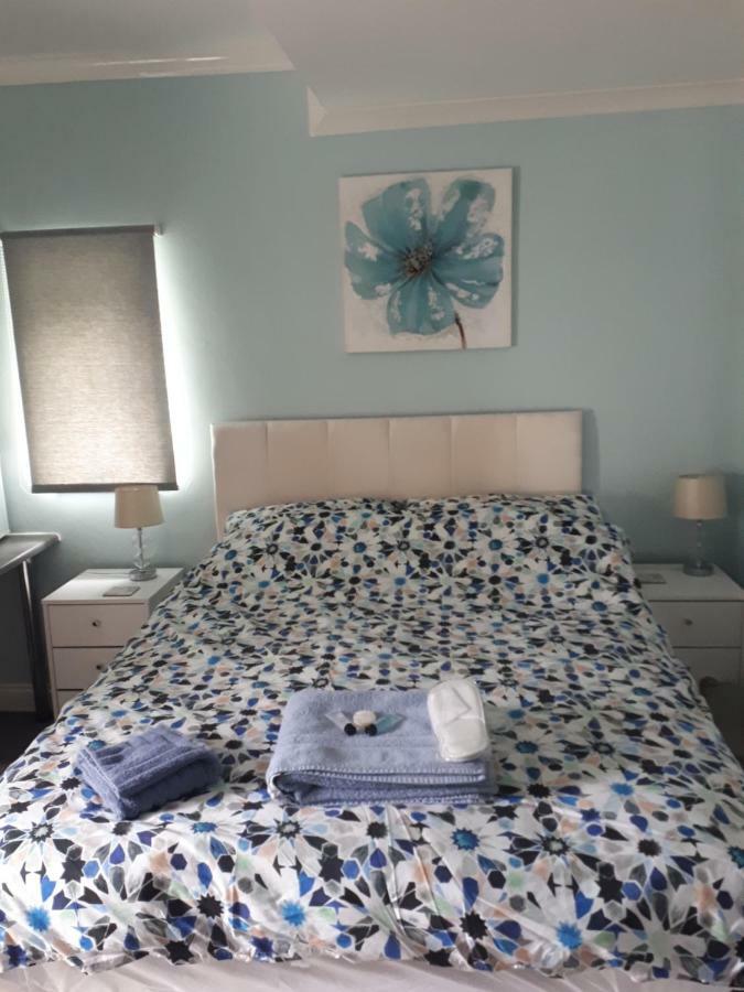 Santi Bhavana Bed & Breakfast เวสต์เบอรี ภายนอก รูปภาพ