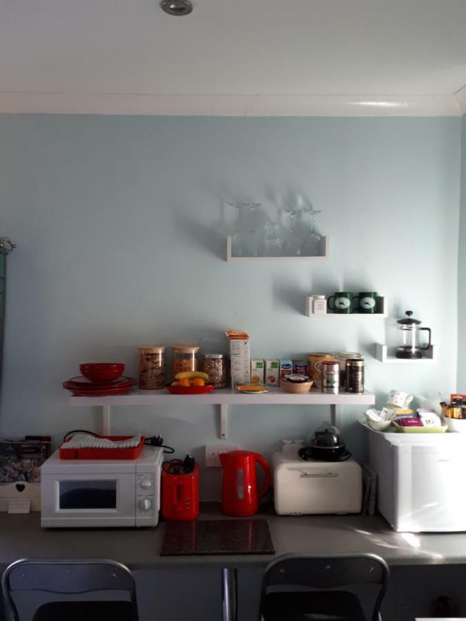 Santi Bhavana Bed & Breakfast เวสต์เบอรี ภายนอก รูปภาพ