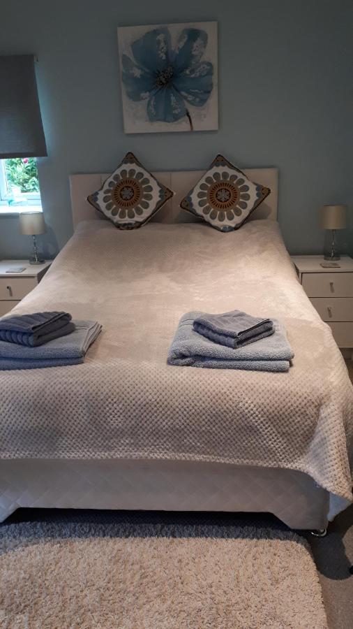 Santi Bhavana Bed & Breakfast เวสต์เบอรี ภายนอก รูปภาพ
